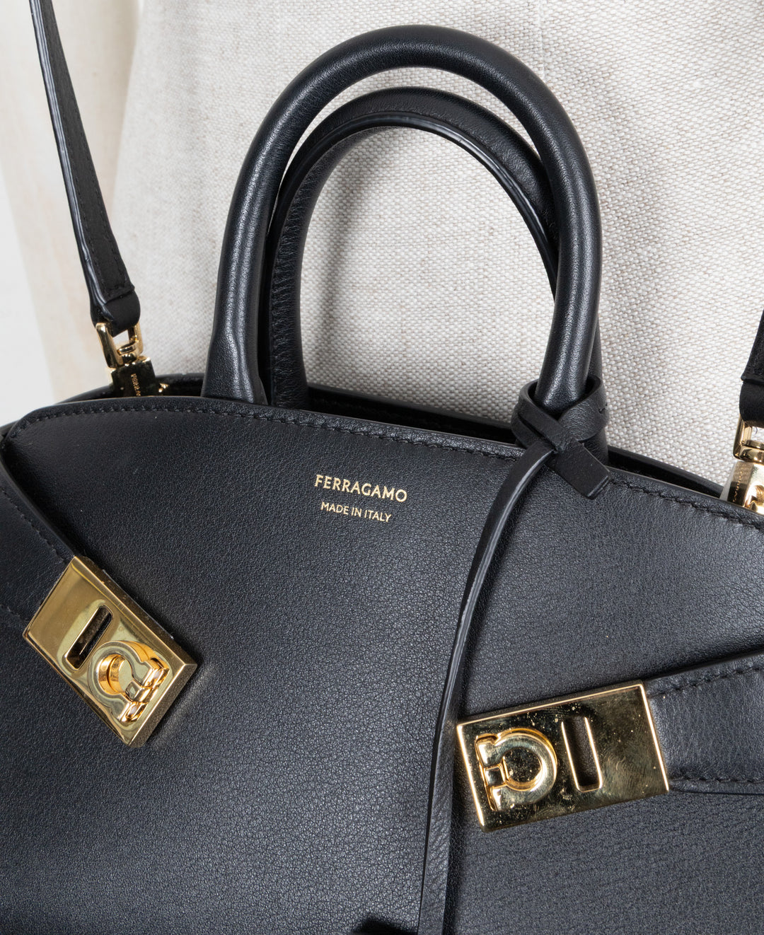 SALVATORE FERRAGAMO Hug XS Bag Black