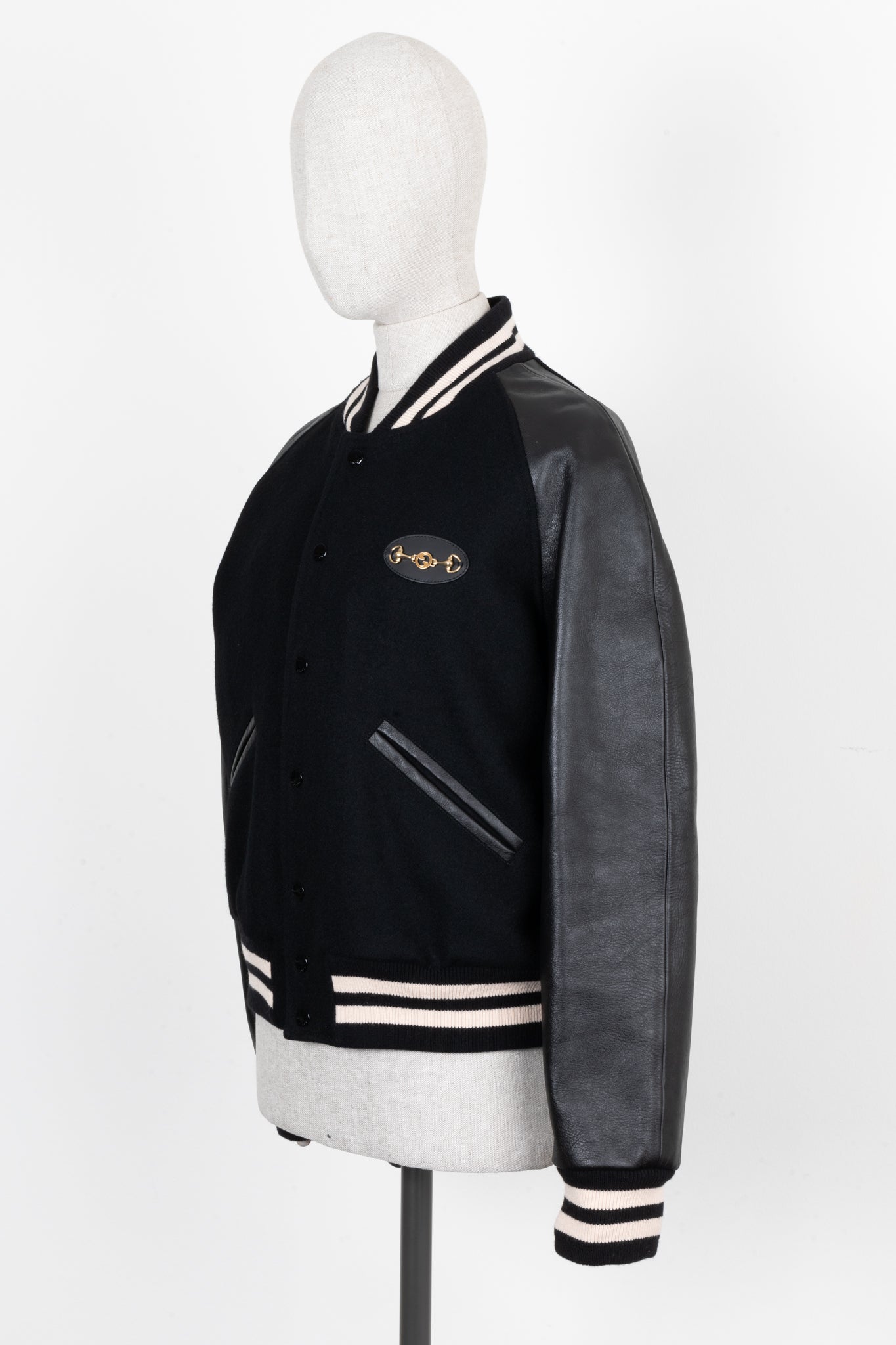 ジャケット・アウター GUCCI HORSE BIT RACE UP TAILORED JACKET GG canvas jacket with Horsebit in camel and dark brown