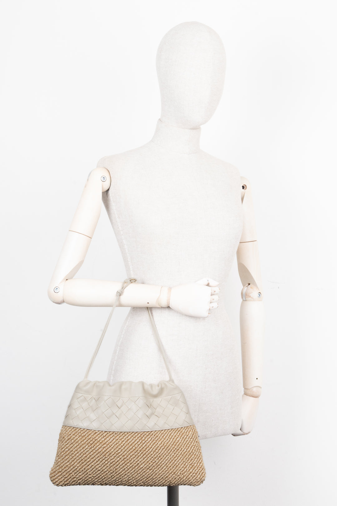 BOTTEGA VENETA Intrecciato Clutch Raffia Leather White