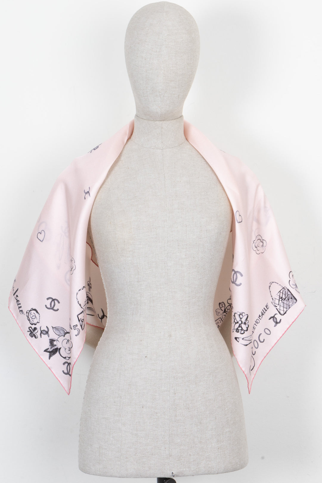 CHANEL Coco Mademoiselle Carré 90 Silk Pink
