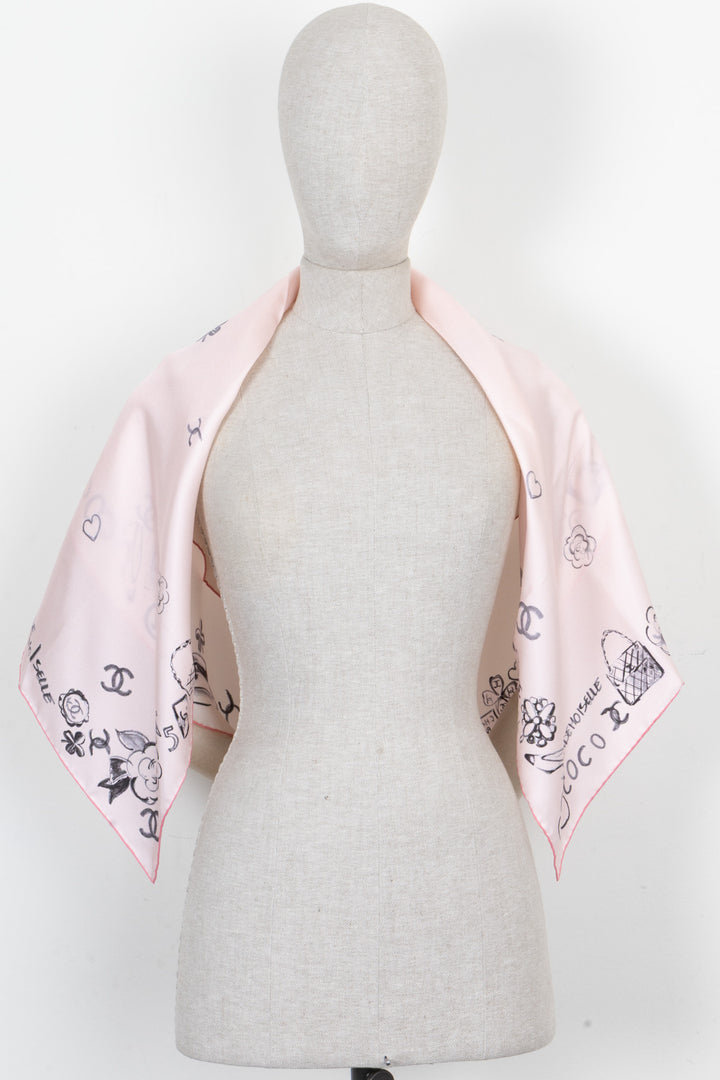 CHANEL Coco Mademoiselle Carré 90 Silk Pink