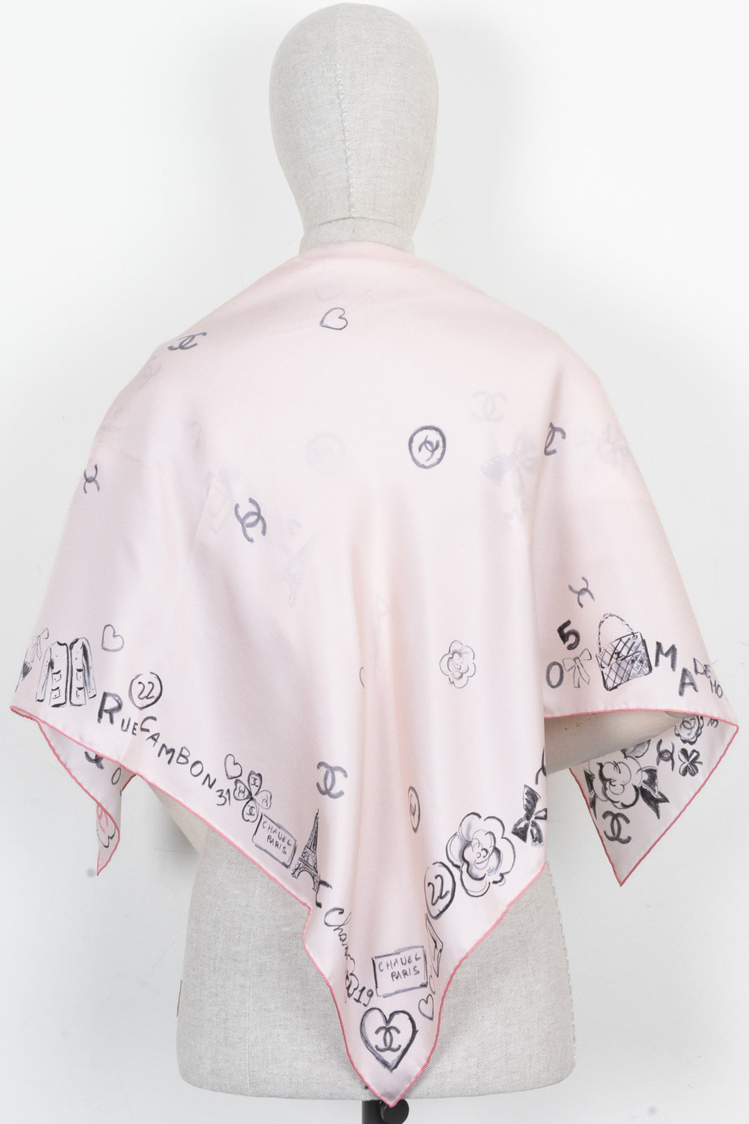 CHANEL Coco Mademoiselle Carré 90 Silk Pink