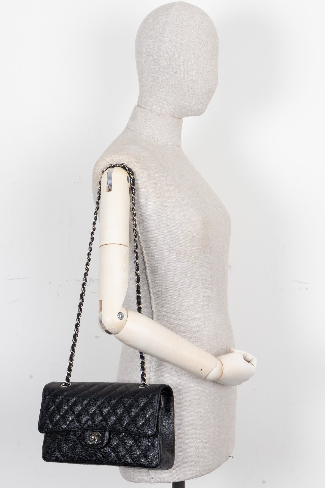 CHANEL Double Flap Medium Caviar Noir