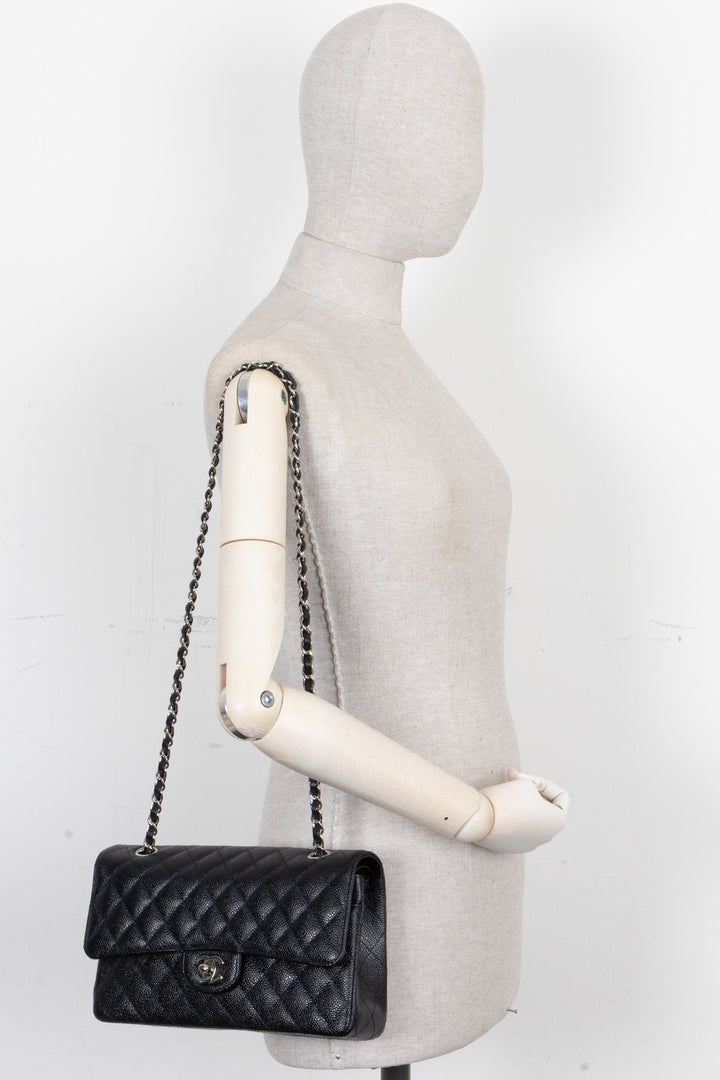 CHANEL Double Flap Medium Caviar Noir
