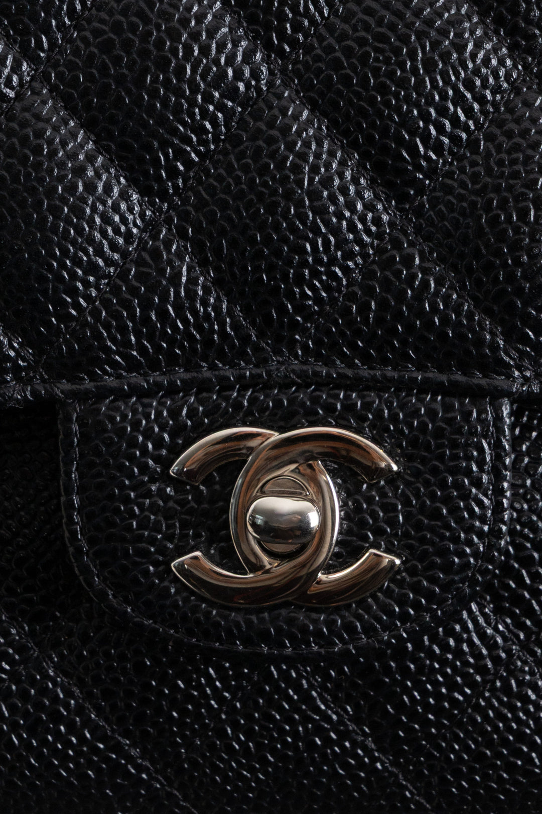 CHANEL Double Flap Medium Caviar Noir