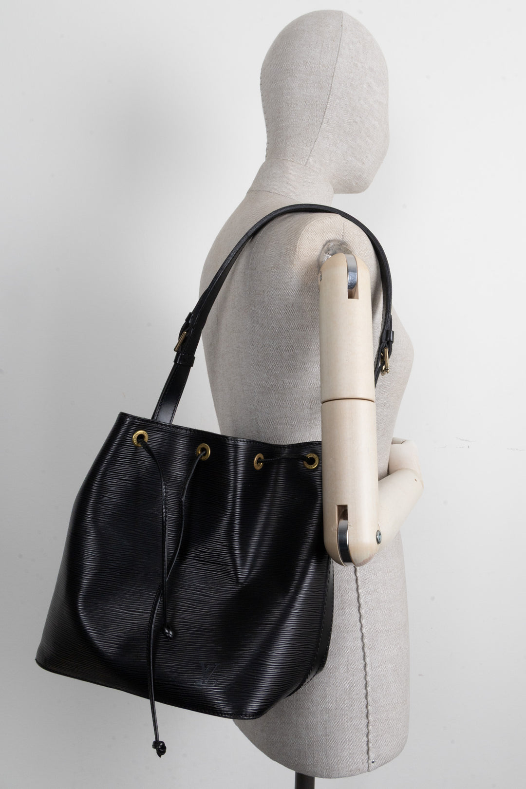 LOUIS VUITTON Petit Sac Noe Epi Black