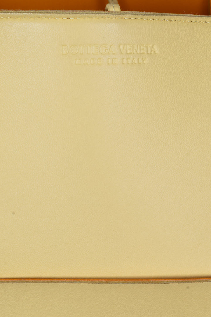 BOTTEGA VENETA Sac cabas Arco moyen jaune
