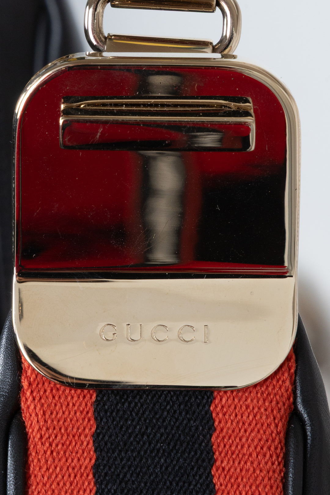 Sac à bandoulière GUCCI Medium Attache en cuir noir