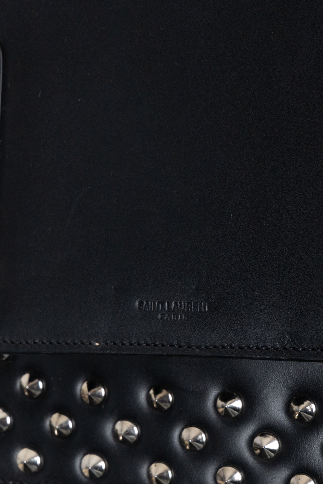 Sac bandoulière Saint Laurent Betty à clous noir