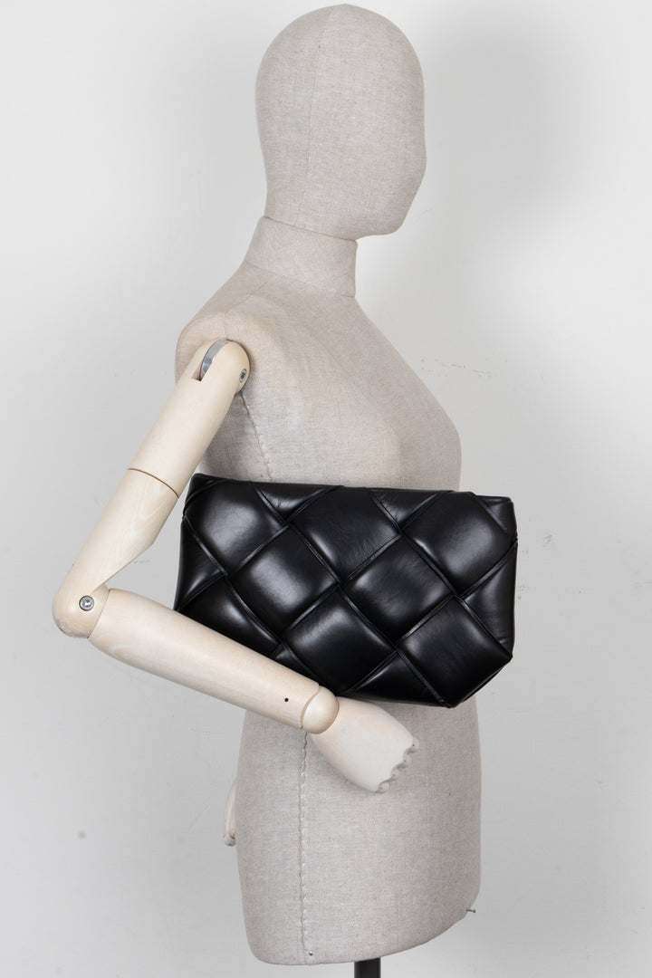 BOTTEGA VENETA Pochette Padded Cassette Cuir Noir