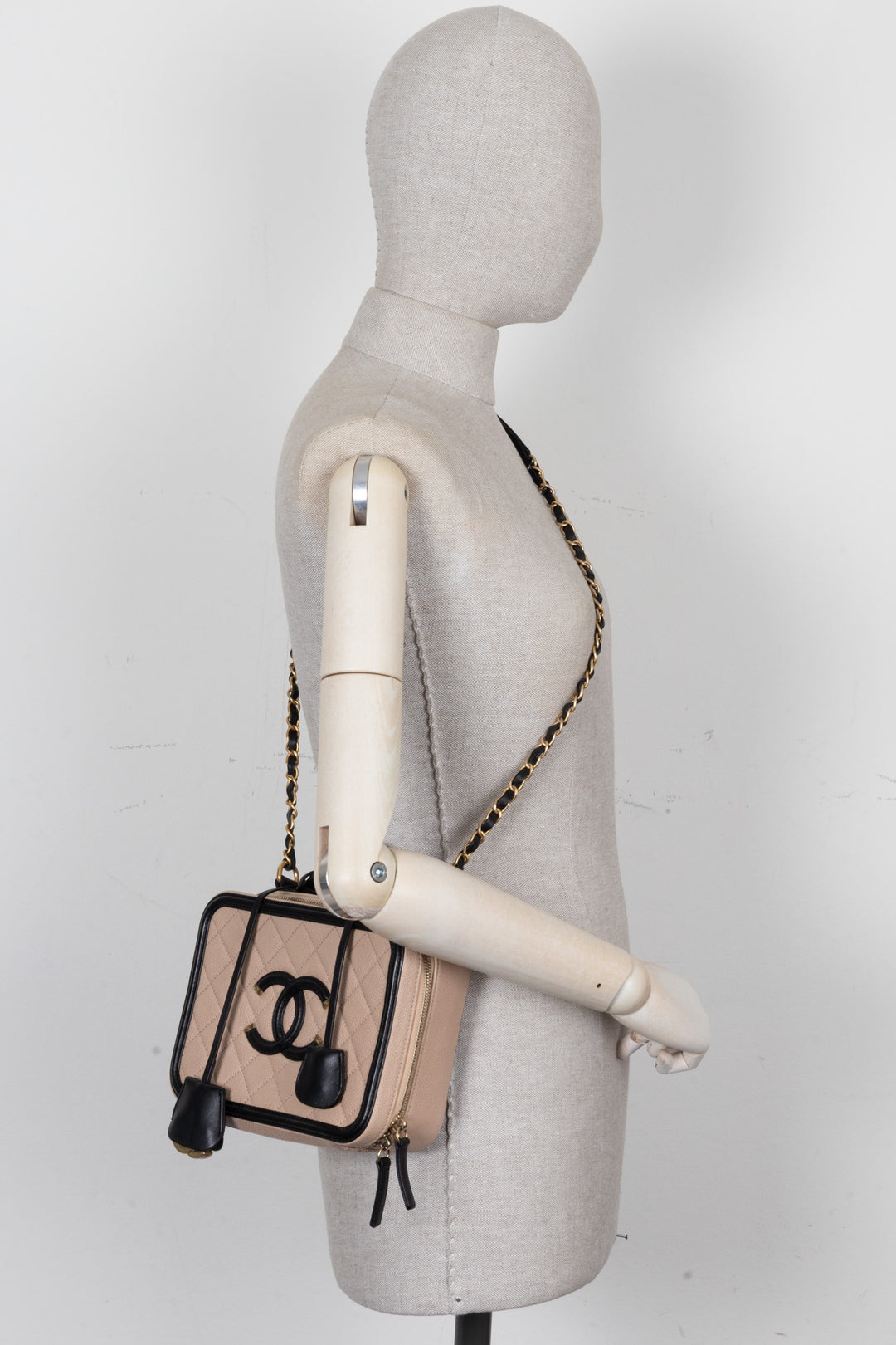 CHANEL Vanity Case Filigrane Petit Modèle Caviar Nude