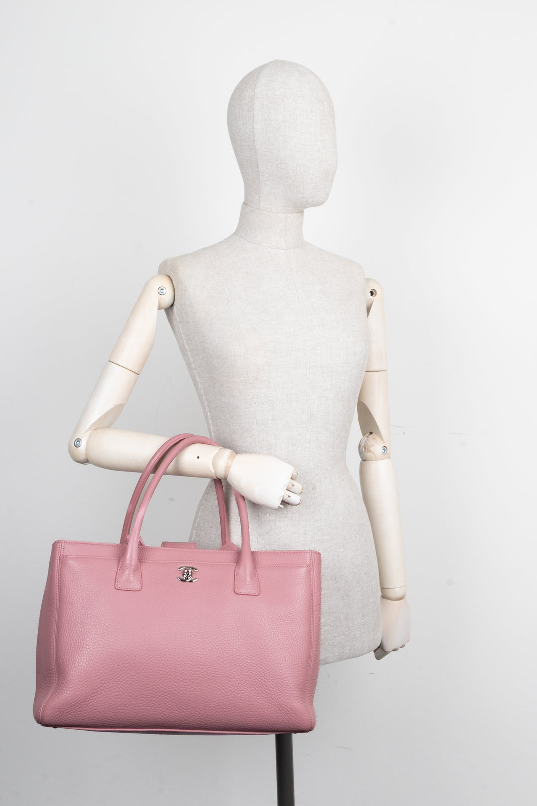 CHANEL Executive Cerf Tote Bag Pink