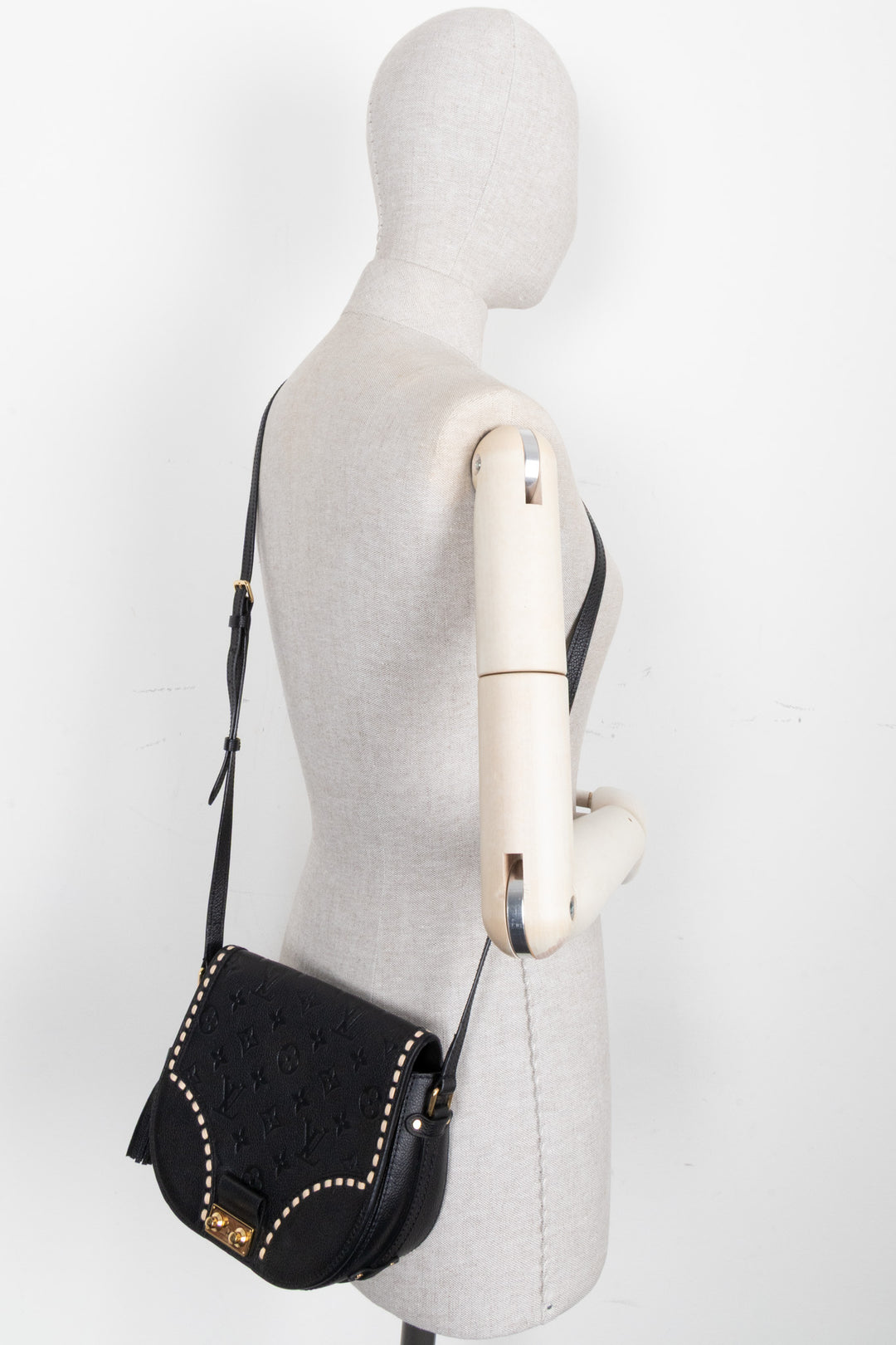 LOUIS VUITTON Sac Juno Noir