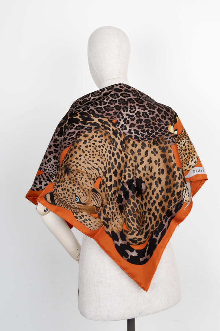 HERMÈS Lazy Leopardesses 90 Silk Scarf Orange