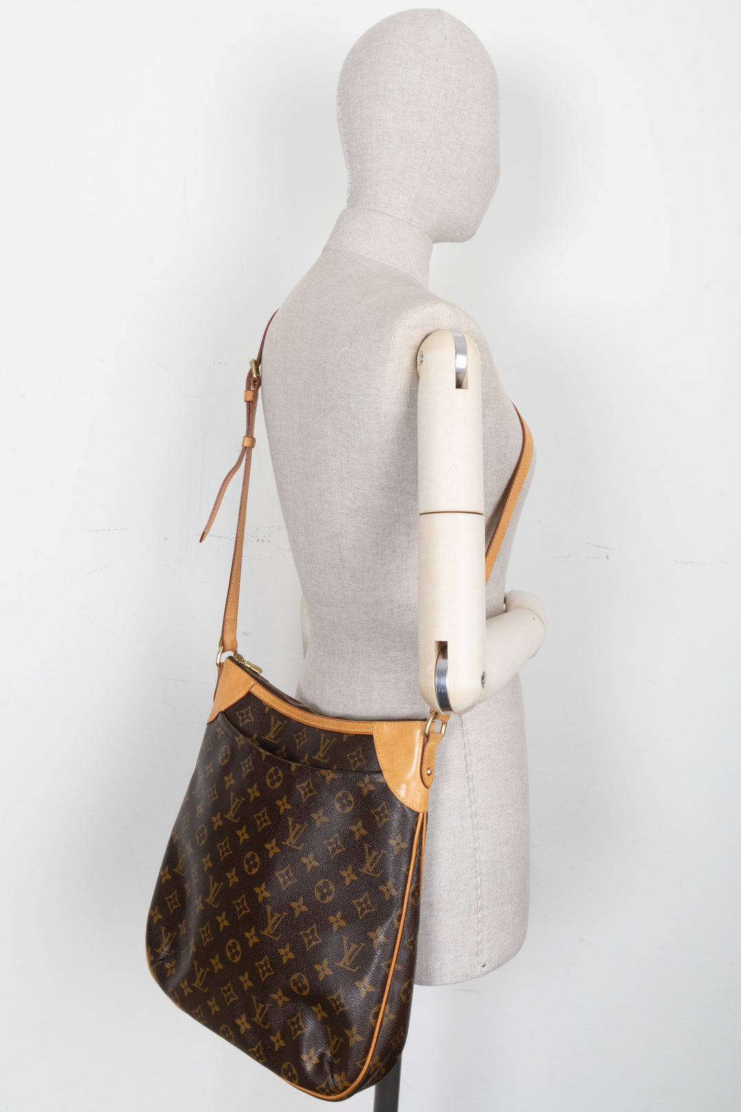 LOUIS VUITTON Odeon MM Crossbody Bag MNG