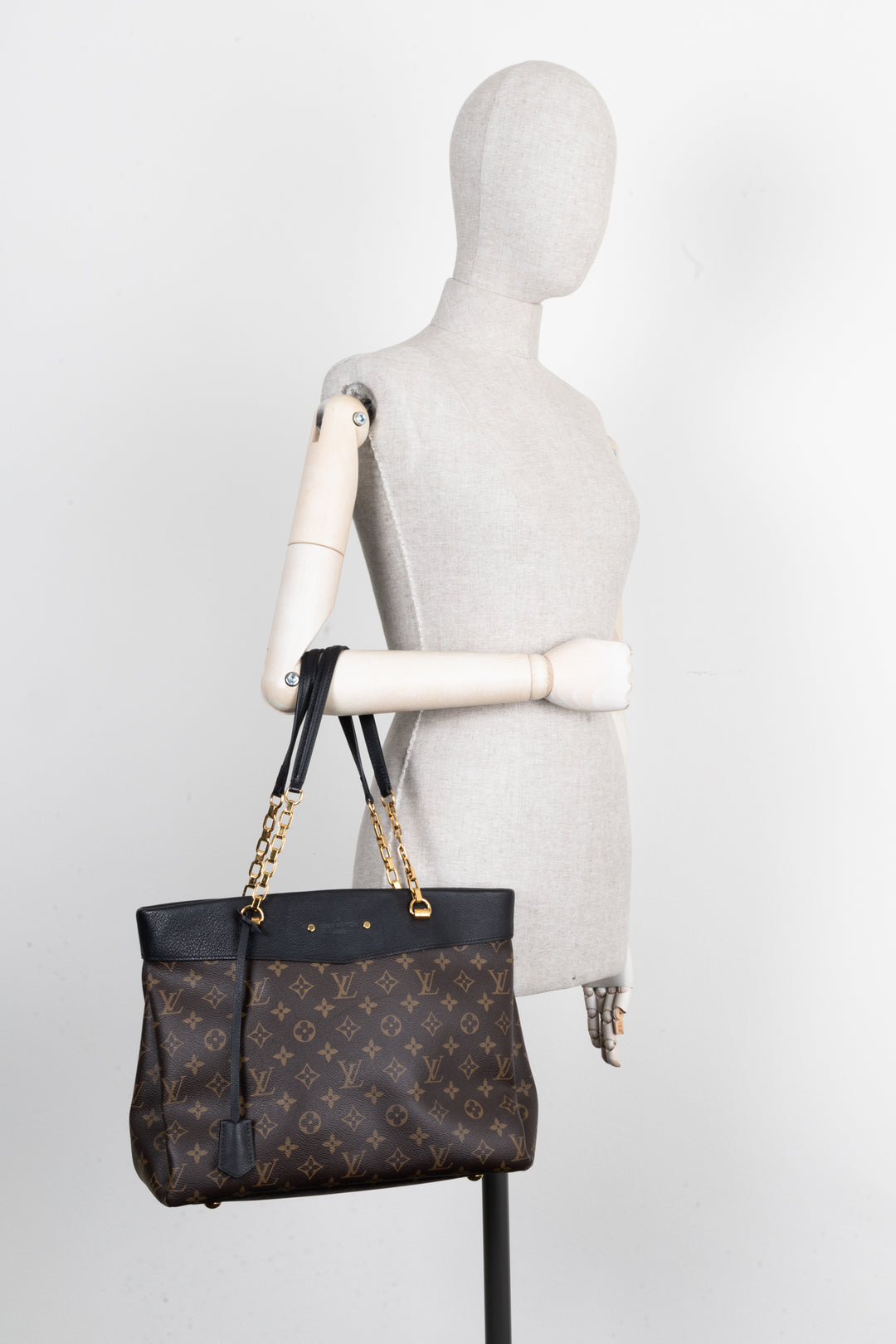 LOUIS VUITTON Pallas Chain Tote Bag MNG Canvas Leather