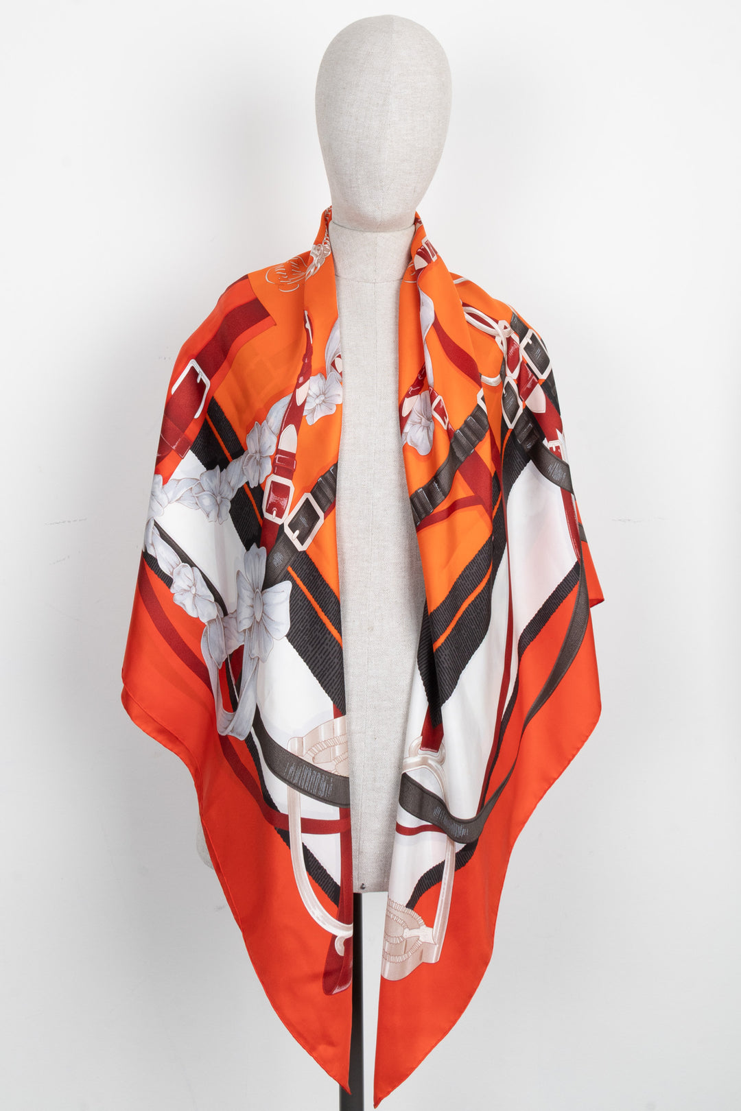 HERMÈS Grand Manège 140 Foulard Soie Rouge