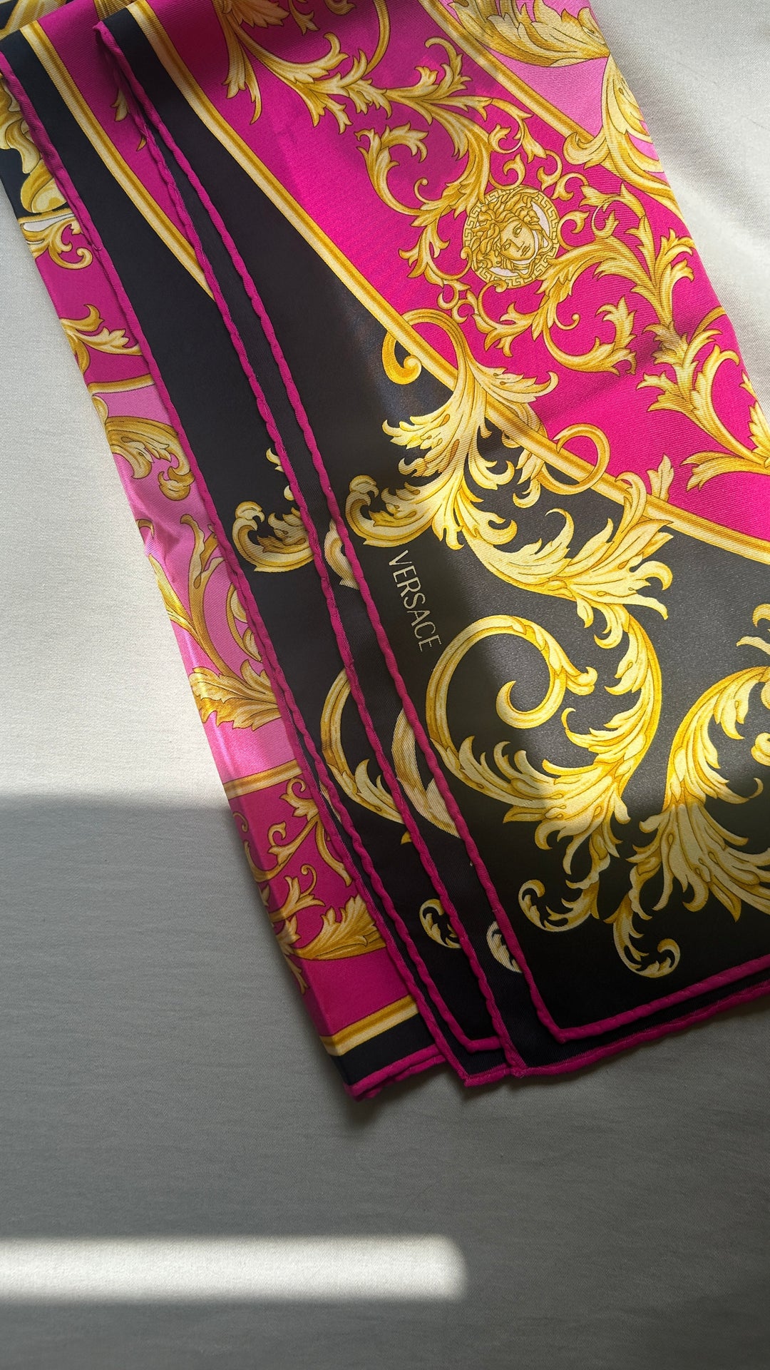 VERSACE Medusa Carré 90 Pink Black Gold
