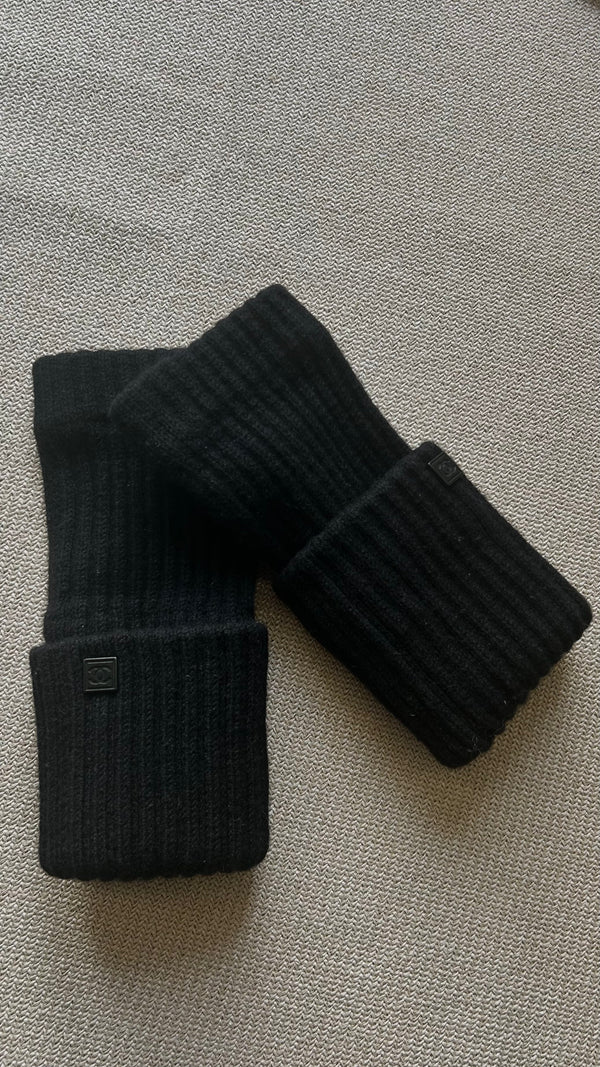 CHANEL Chauffe-mains Noirs