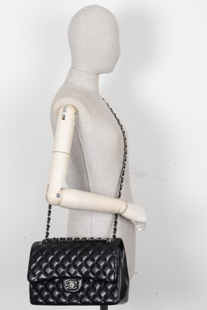 CHANEL Double Flap Bag Grand Modèle Cuir d'Agneau Noir
