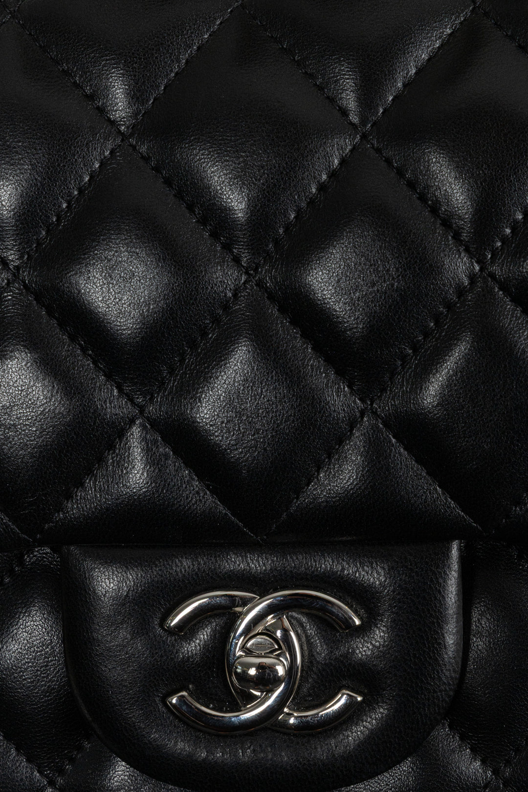 CHANEL Double Flap Bag Grand Modèle Cuir d'Agneau Noir