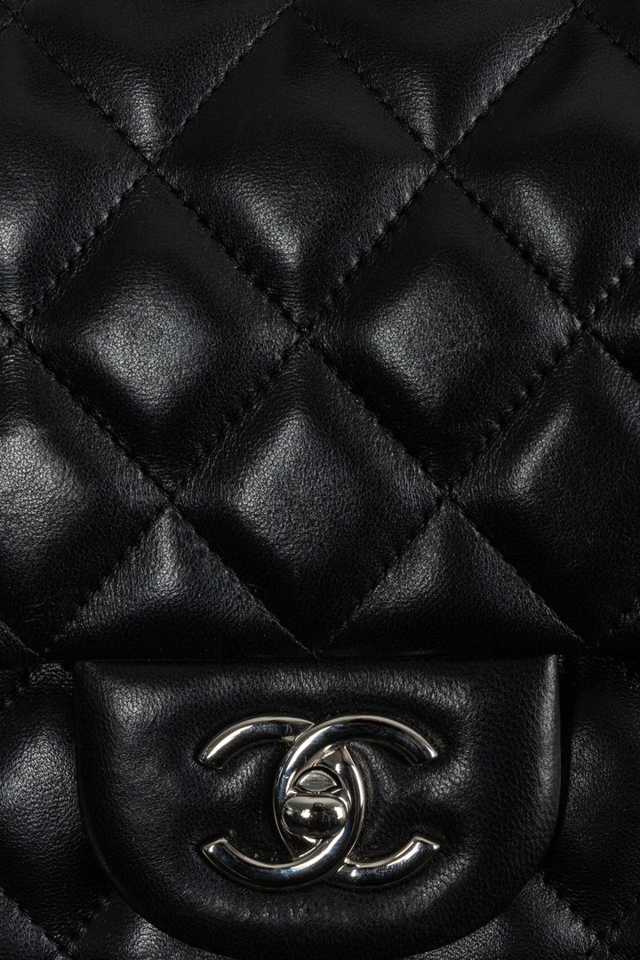 CHANEL Double Flap Bag Grand Modèle Cuir d'Agneau Noir