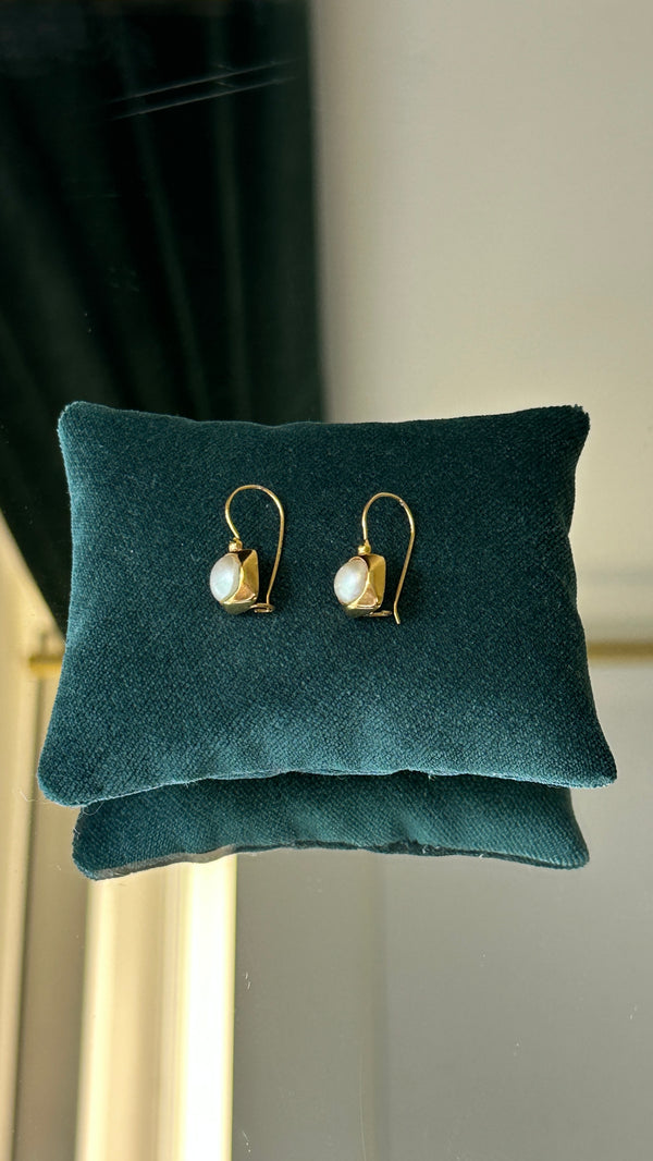 CHANEL 1998 Vintage Earrings Pearl Gold