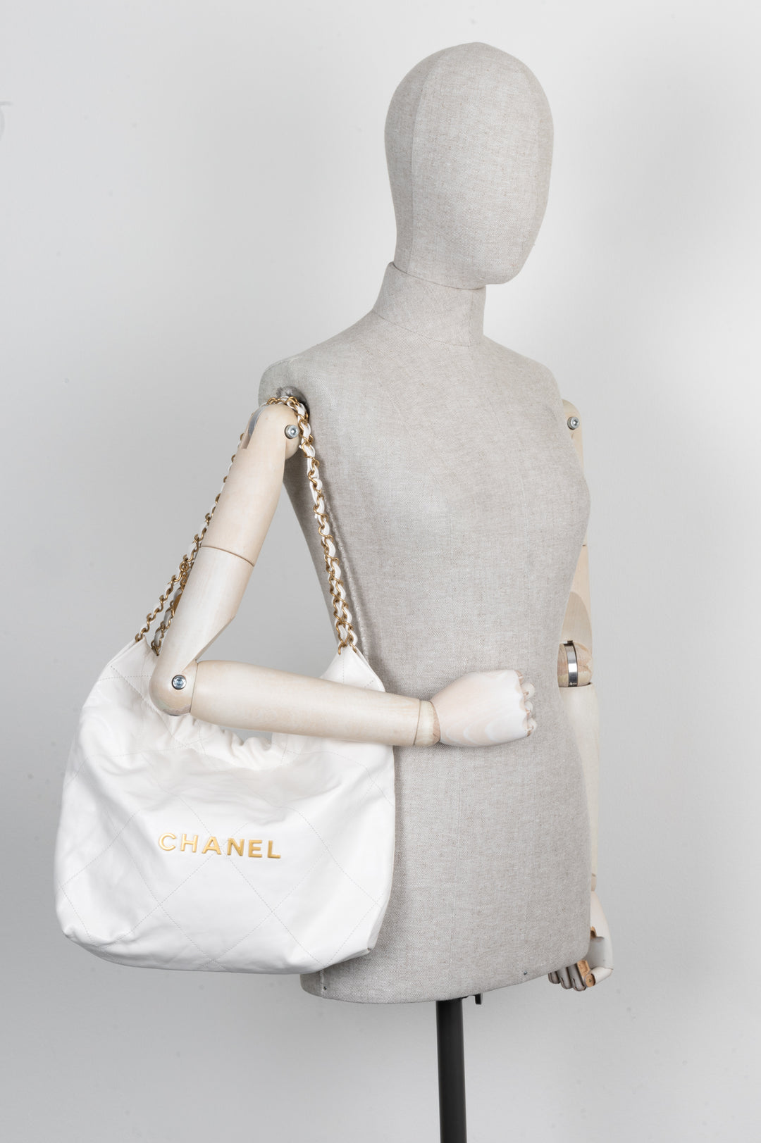 CHANEL 22 Bag Small Leather White