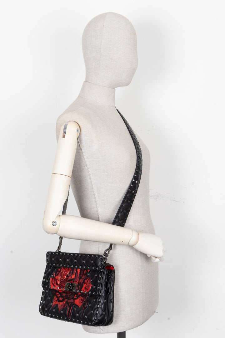 Sac bandoulière Rockstud orné de roses VALENTINO X Undercover