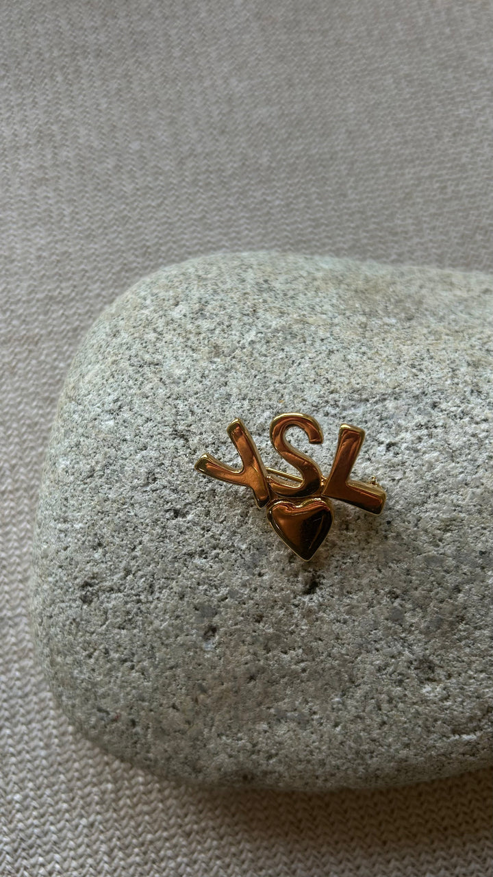 Broche logo cœur YSL