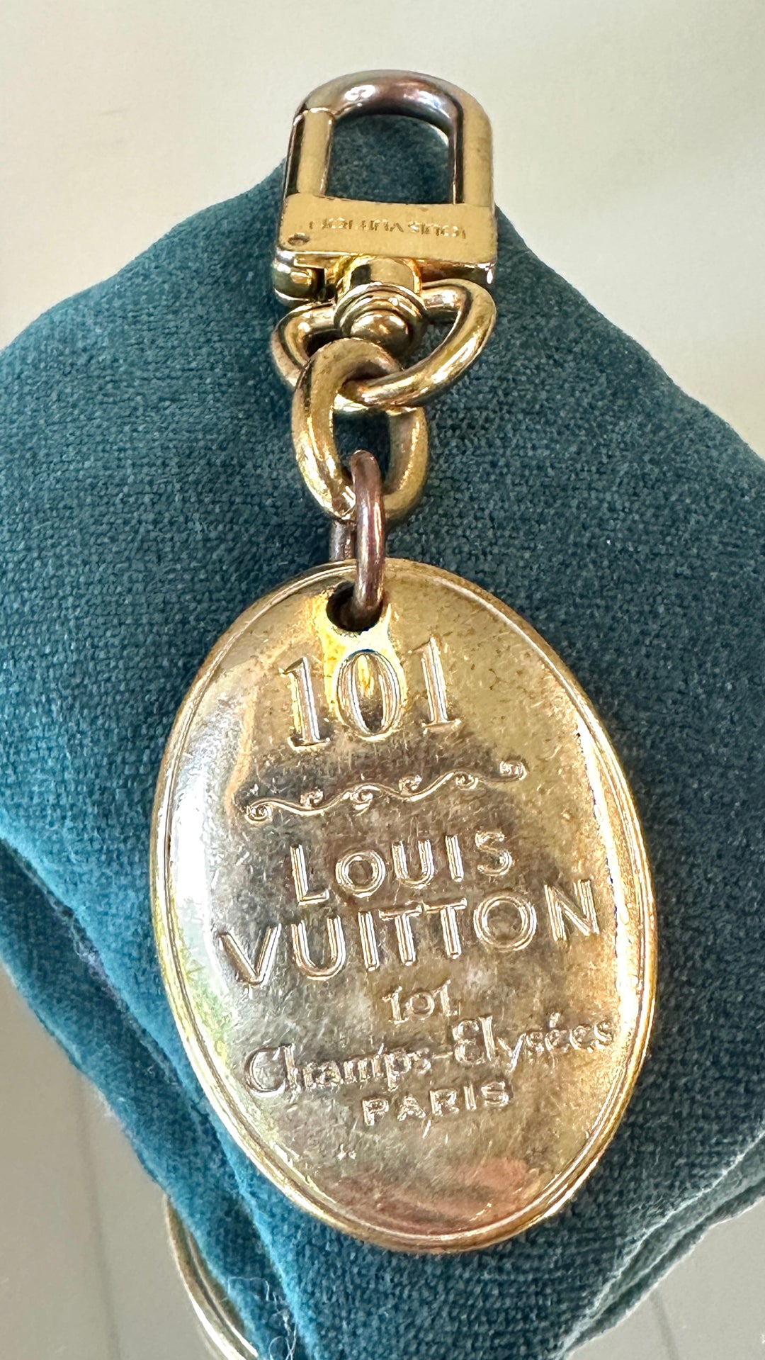 LOUIS VUITTON 101 Bag Charm Gold