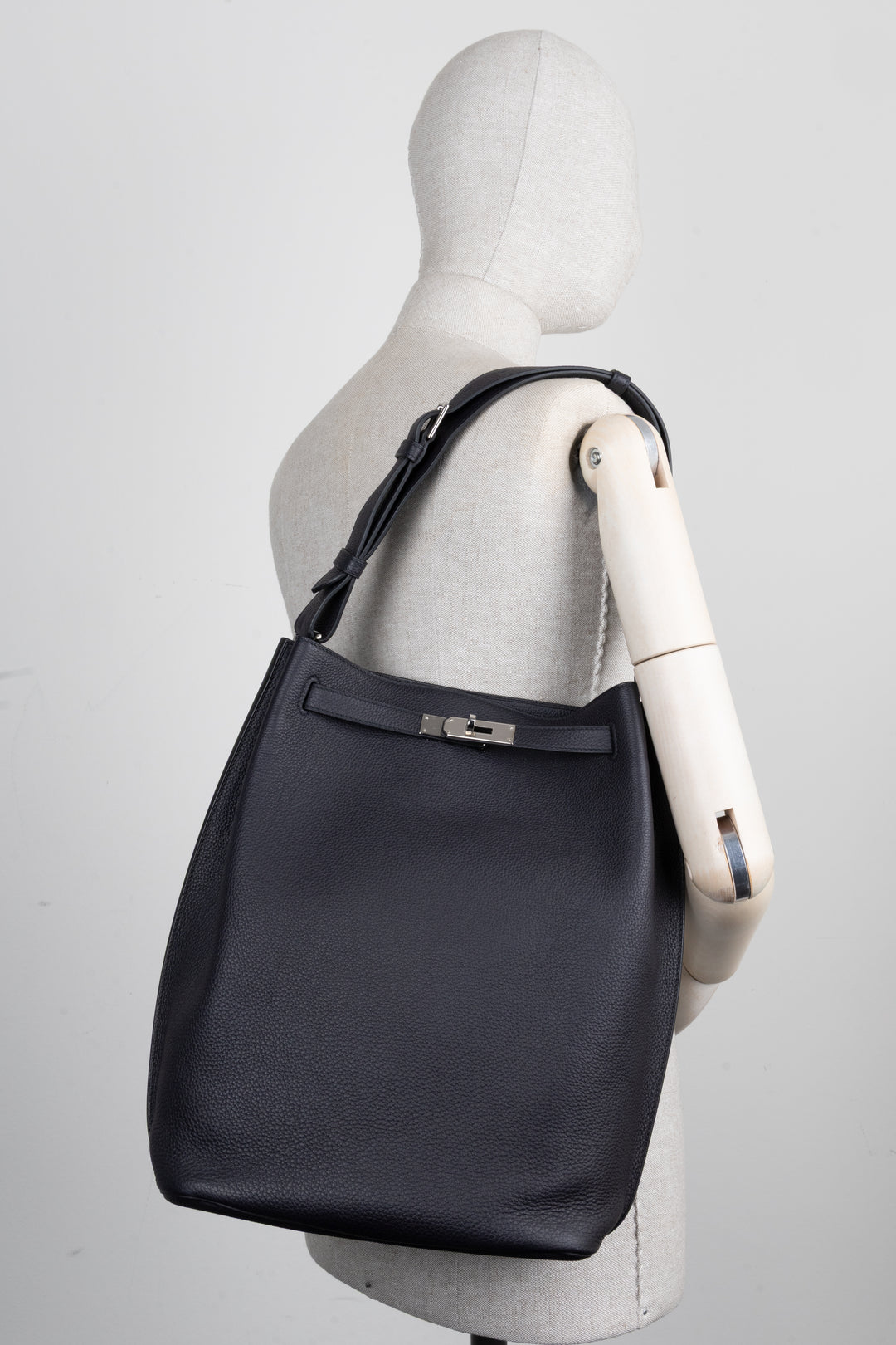 HERMÈS So Kelly 26 Togo Bleu Nuit