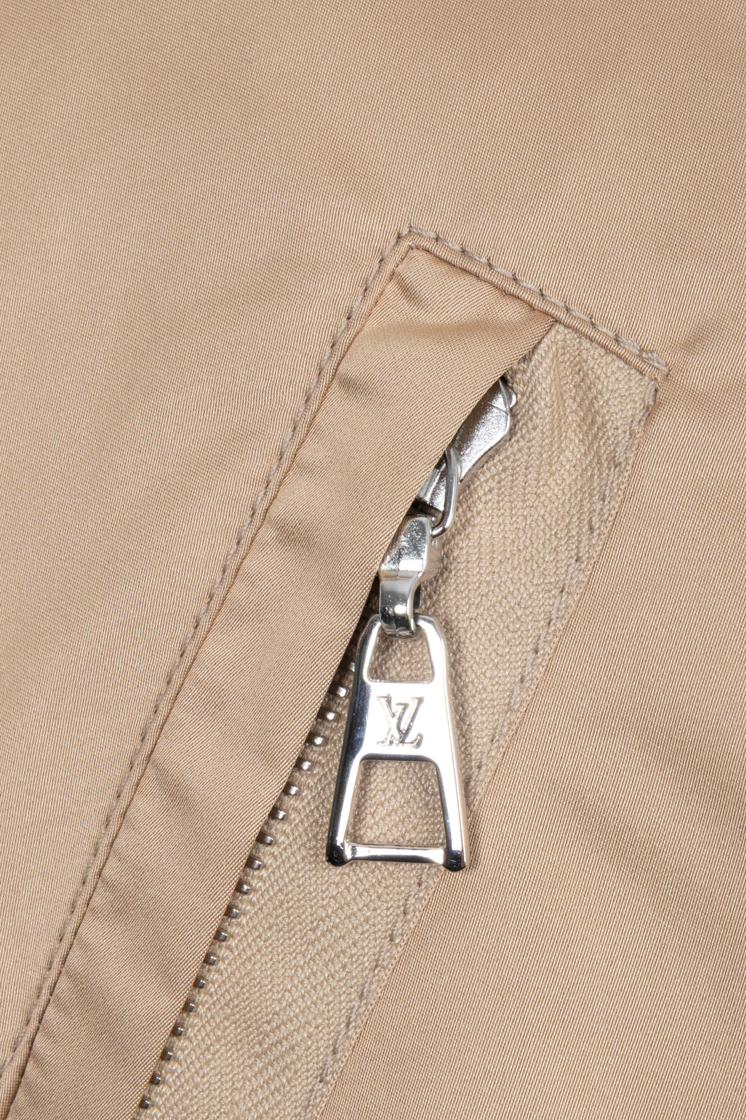 LOUIS VUITTON Blouson Coupe-vent Beige
