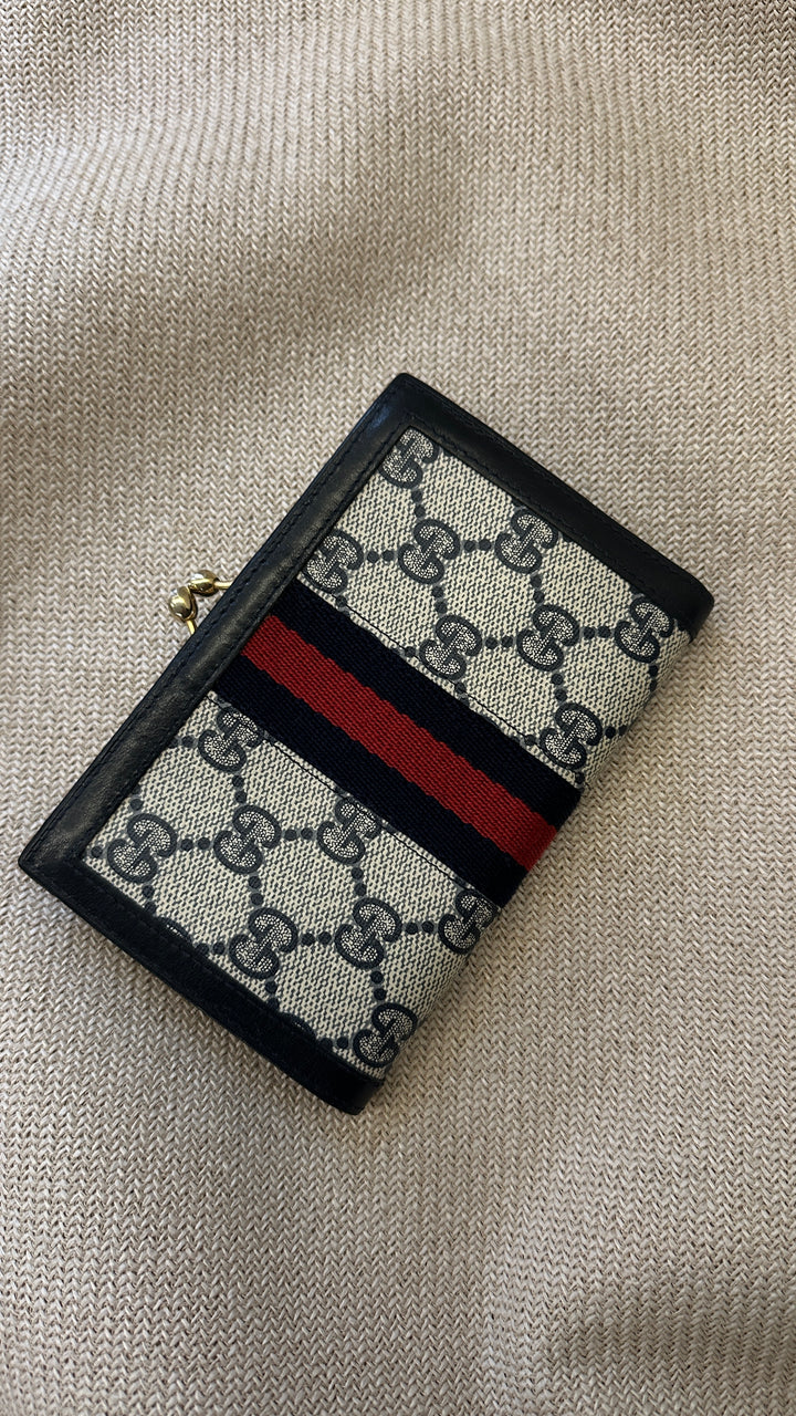 GUCCI GG Supreme Wallet Blue
