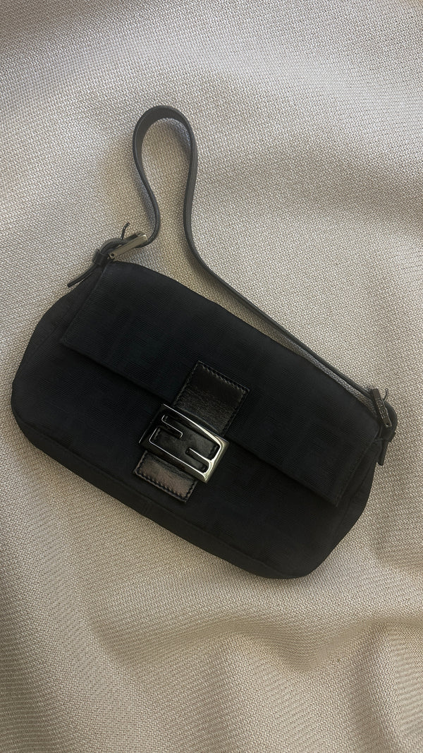 Sac Baguette FENDI en toile Zucca noire