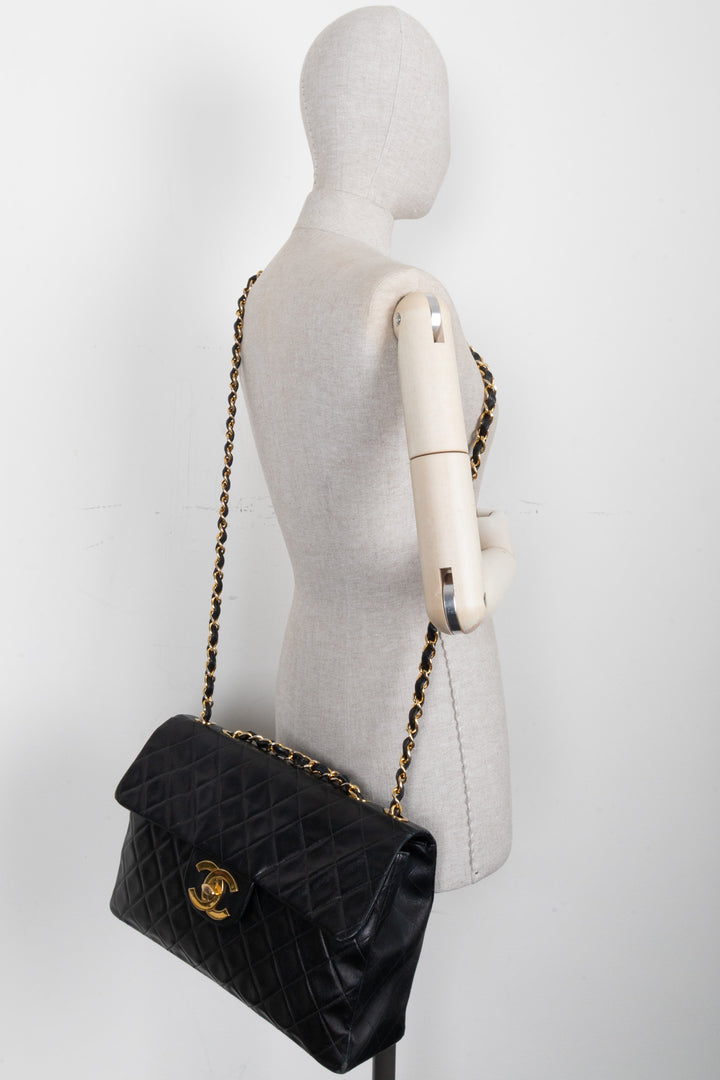 CHANEL Maxi Single Flap Cuir Noir Grand