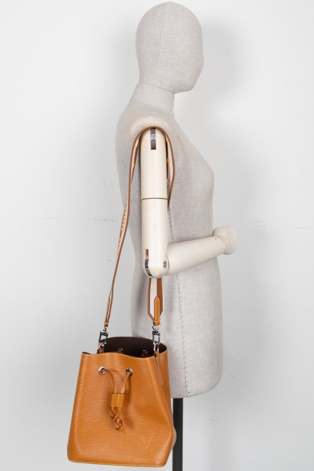 LOUIS VUITTON Neo Noe MM Epi Tan