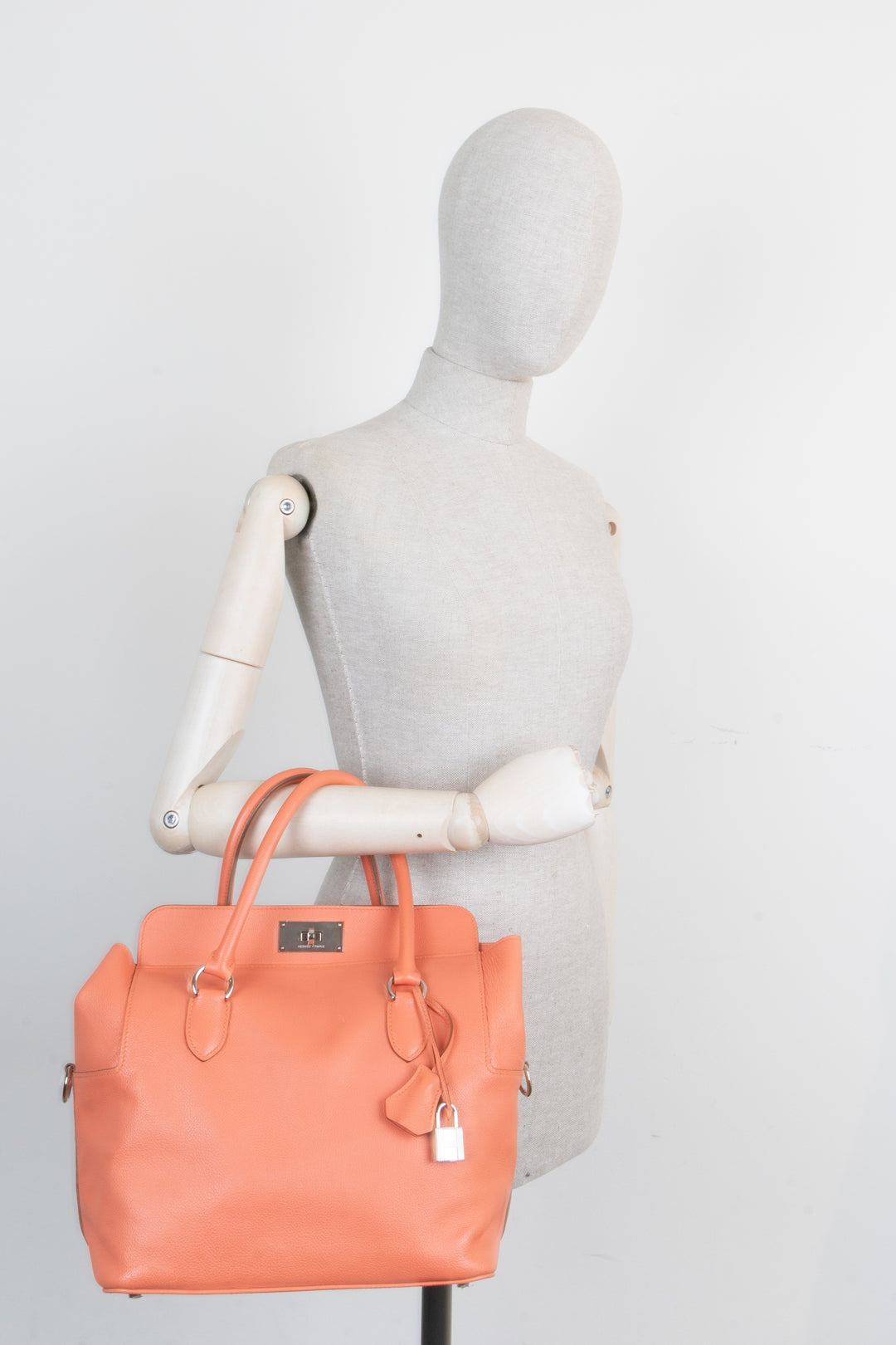 HERMÈS Sac Toolbox 26 Evercolor Flamingo