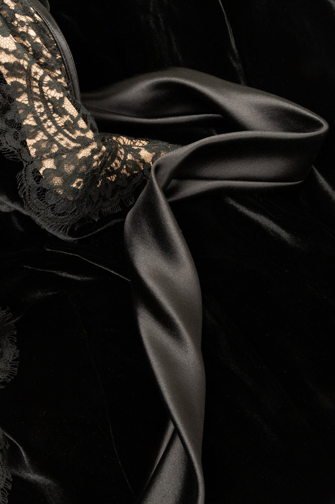 TOM FORD Dress Velvet Lace Black REAWAKE TOM FORD Dress Velvet Lace Black REAWAKE