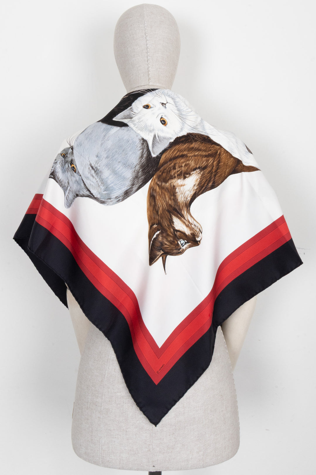 HERMES Carré 90 Les Chats Blanc Rouge