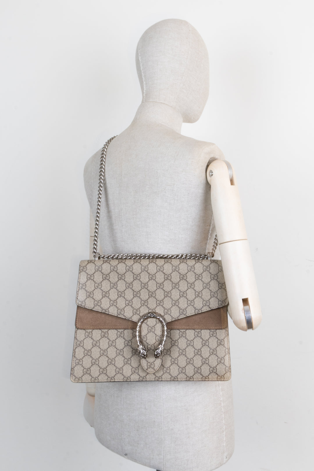 GUCCI Dionysus GG Supreme Bag Medium Brown