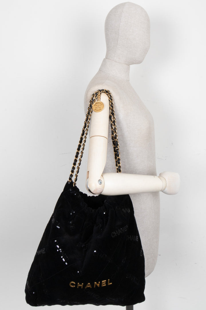 CHANEL 22 Medium Velvet Sequins Black