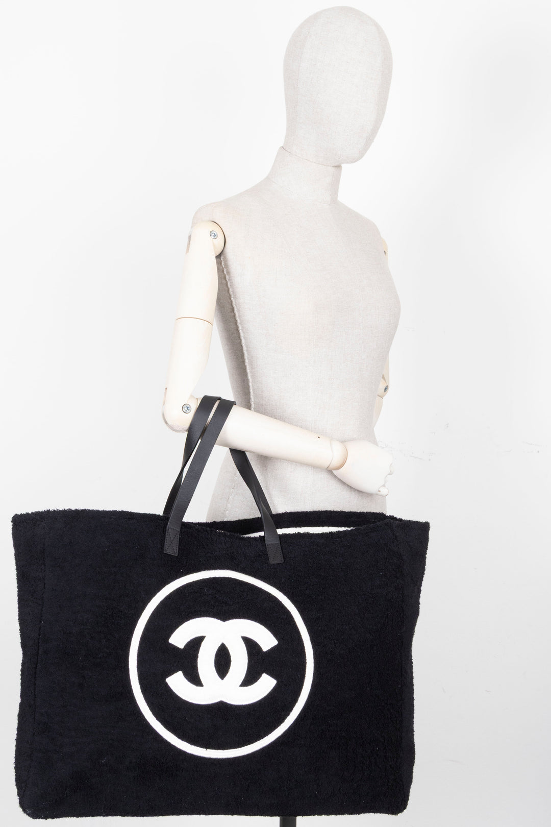 CHANEL Sac cabas Coco Mark éponge noir et blanc