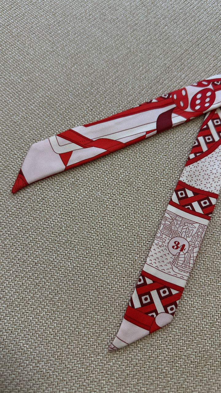 HERMÈS Le Tour du Monde Twillon Silk Red