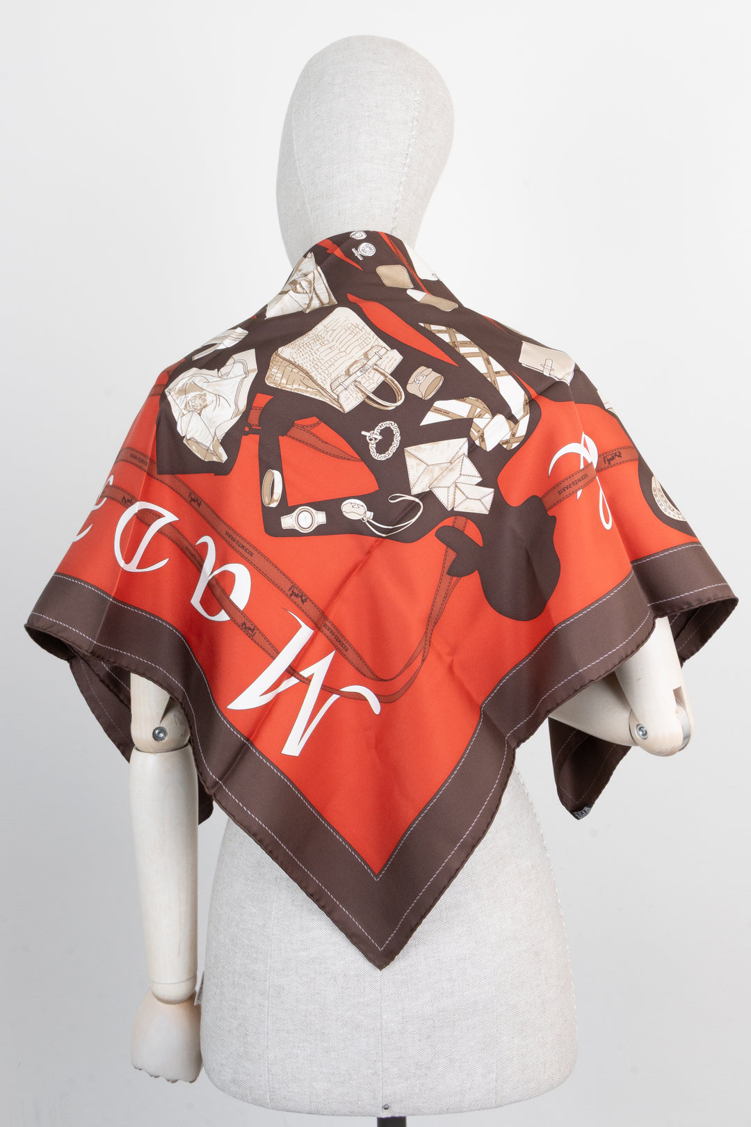 HERMÈS Monsieur & Madame Carré 90 Silk Red Brown