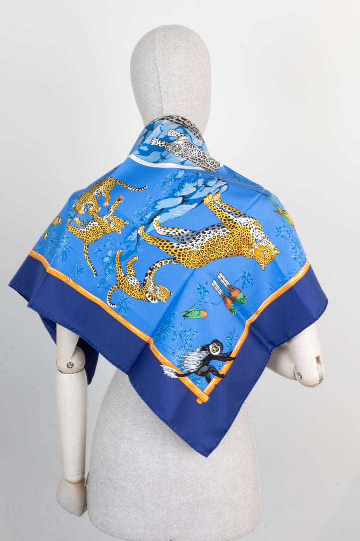HERMÈS Tendresse Féline Carré 90 Silk Blue