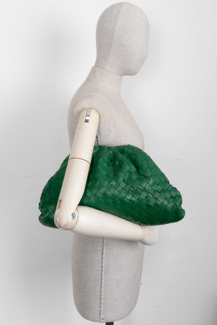 BOTTEGA VENETA The Pouch Intrecciato Emerald Green