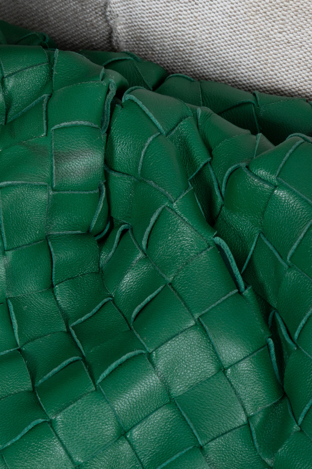 BOTTEGA VENETA The Pouch Intrecciato Emerald Green