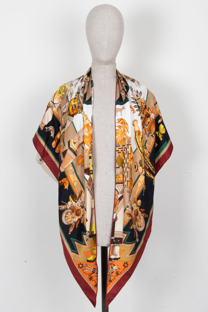 HERMÈS Kermit Oliver Kachinas Triangle Écharpe Soie Multicolore