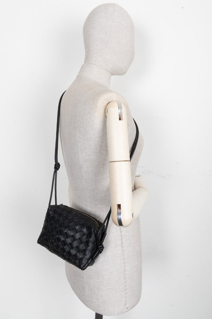 BOTTEGA VENETA Mini Loop Bag Intrecciato Sac noir